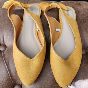 Old Navy Mustard Suede Slingback Flats